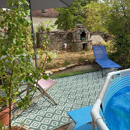 Le Carpe Diem, Pres Du Chemin De Compostelle